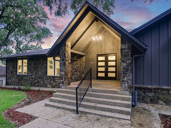 3rd image of 9016 Mountain Lake Cir