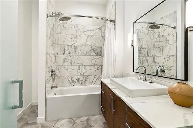 618 N Rampart St #201 — Photo 20