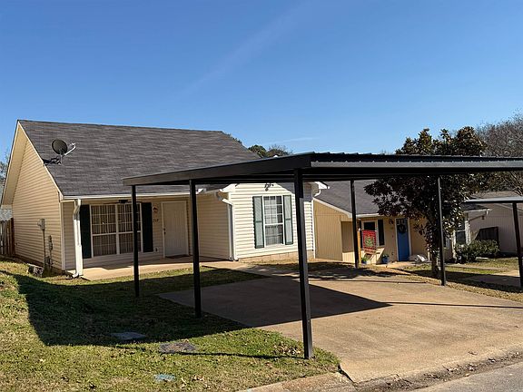 2nd image of 208 Rockyreef Cir