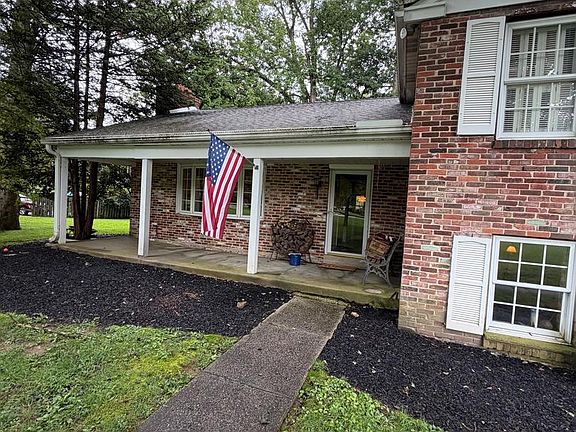 5th image of 247 Yarmouth Ln