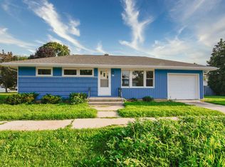 812 School St, Manitowoc, WI 54220