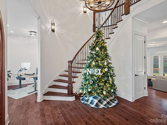 5th image of 176 Park Crest Dr