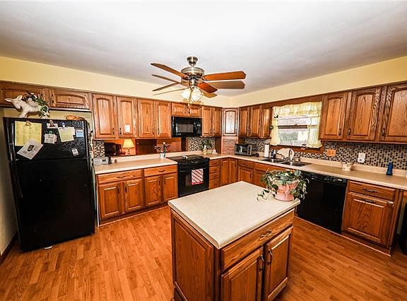 4th image of 15 Duke Dr