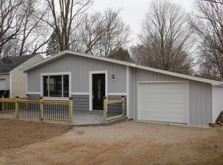 890 Riverview Dr, Plainwell, MI 49080