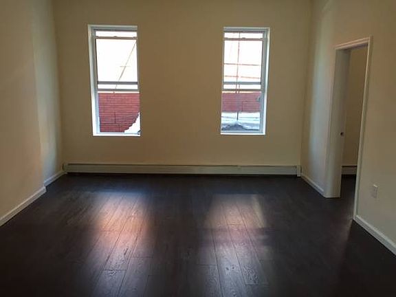 3rd image of 521 Evergreen Ave #3