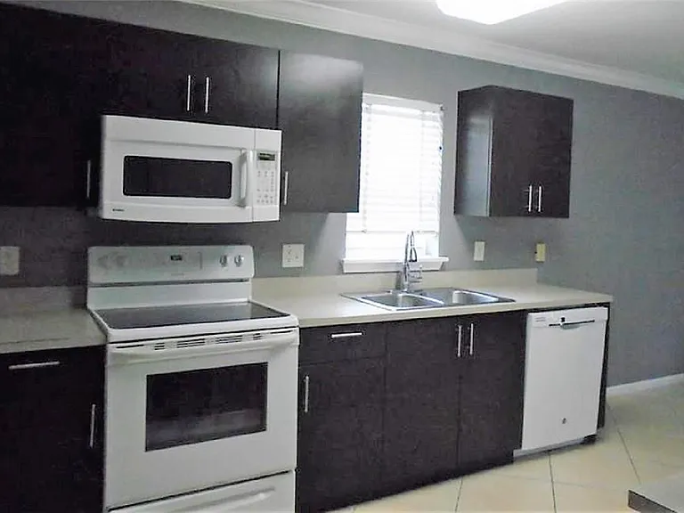11290 SW 20th St — Photo 3