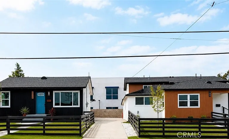780 E Walton St — Photo 27