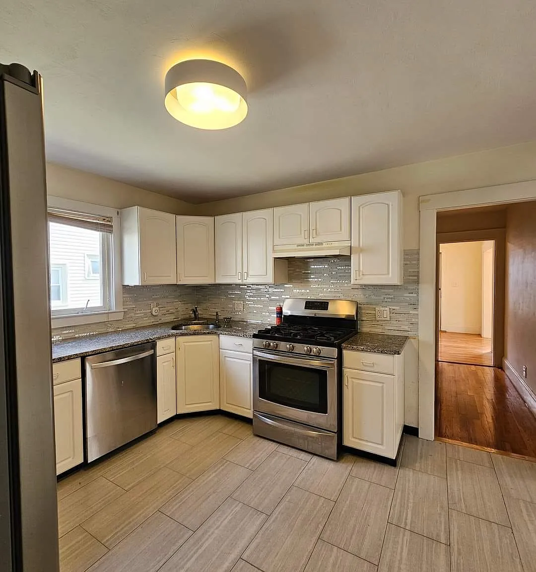 1 bed, 950 sqft, $2,700 — Photo 1