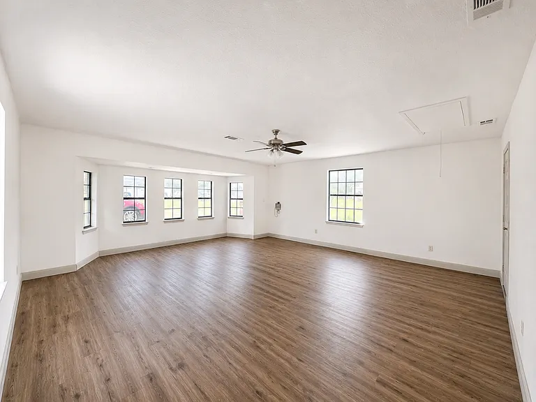 2401 Stephen Lee Dr — Photo 33