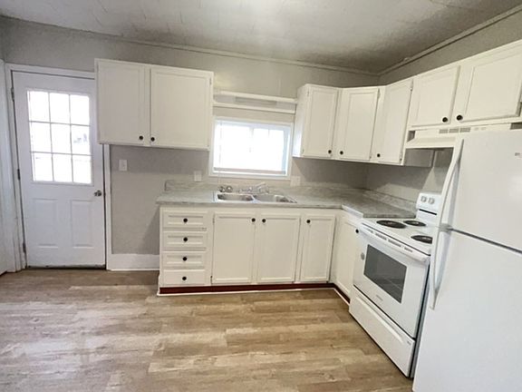 2nd image of 1506 W 10th St