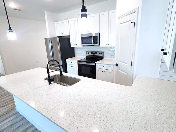 5th image of 133 Hightower Ave S