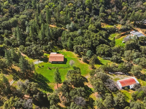 17807 Harper Rd, Big Oak Flat, CA 95305