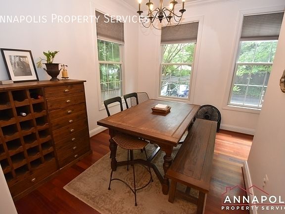 5th image of 3294 Stepney St