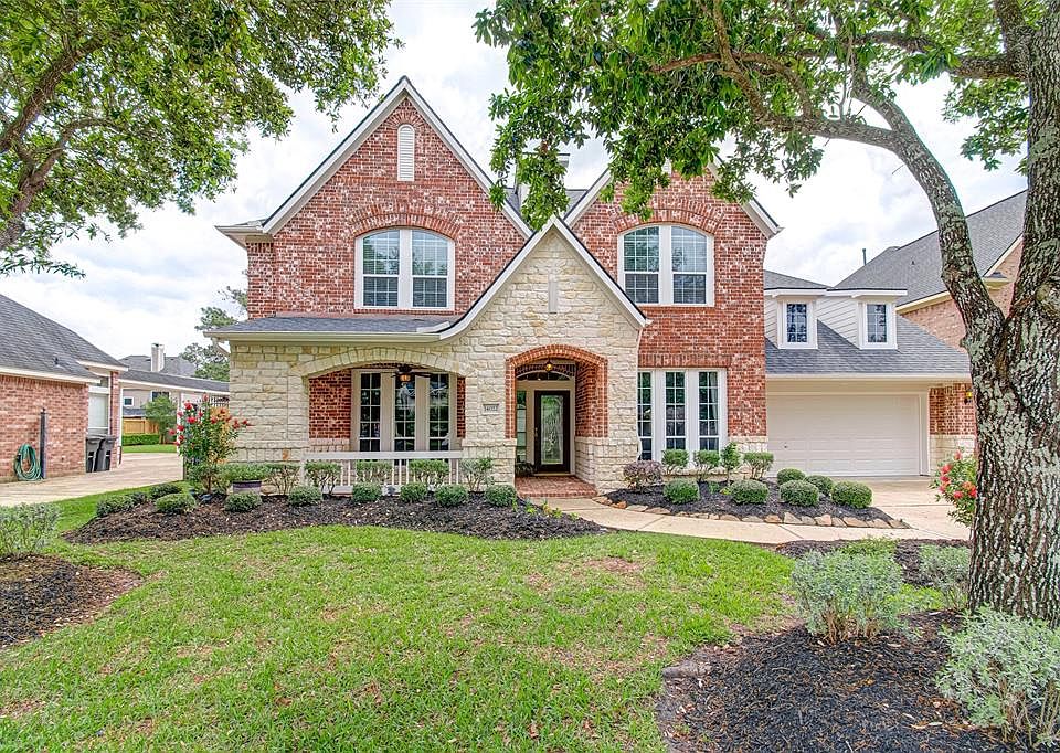 Beautiful curb appeal will greet you when you pull up to this David Weekly Home!