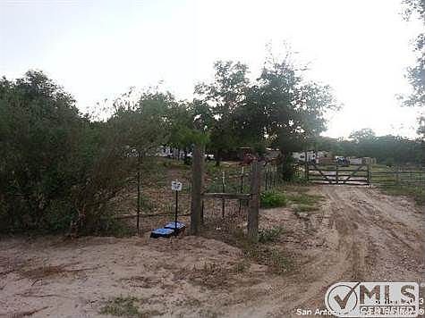 2nd image of 1585 River Oaks Dr