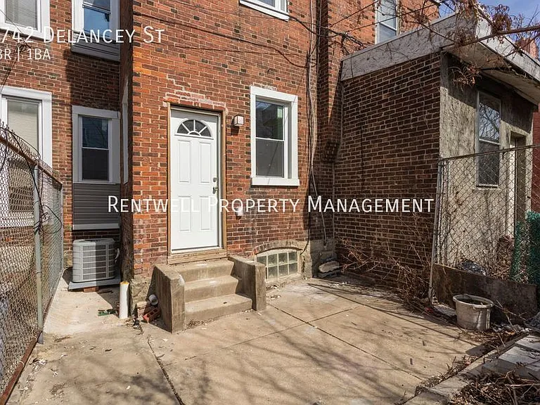 5742 Delancey St — Photo 15