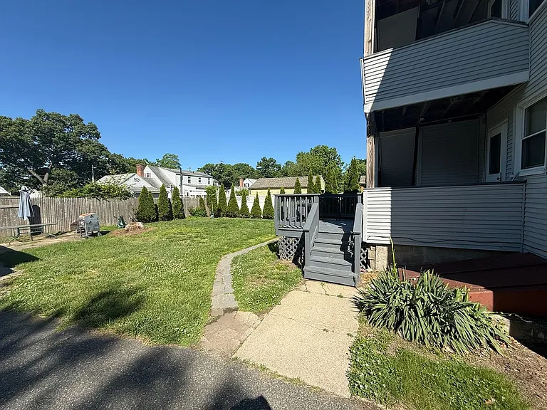 24 Davis Street — Photo 14