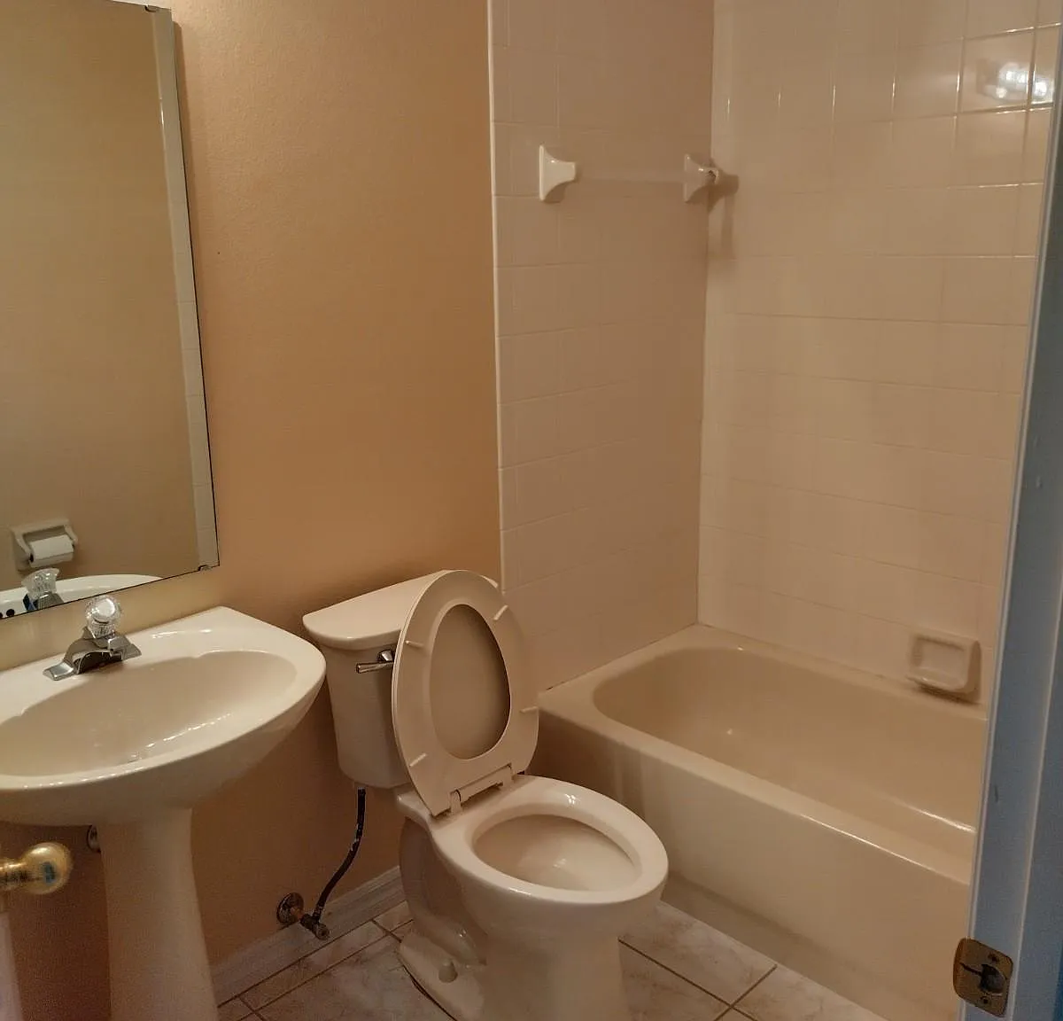 4 bed, 2291 sqft, $2,600 — Photo 3