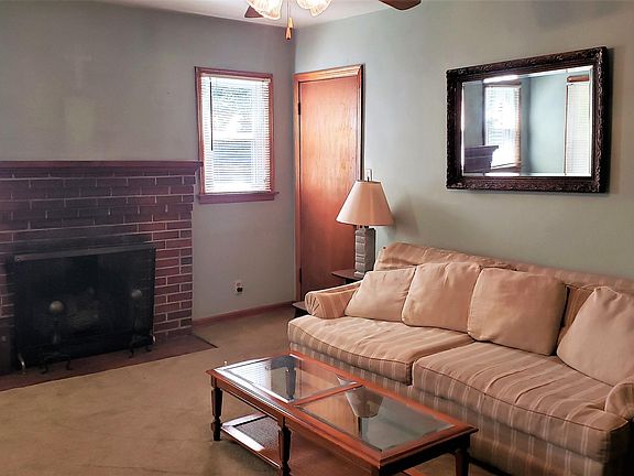 3rd image of 108 Tucker St