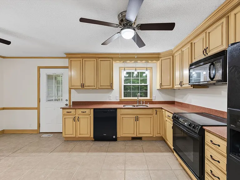 607 Granger Ln — Photo 13