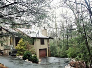 249 Rock Crest Dr, Henryville, PA 18332