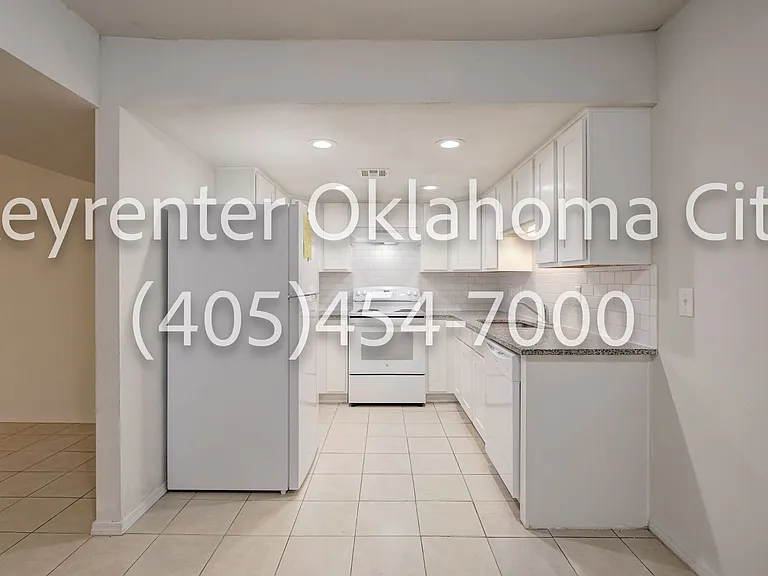 6554 N. Meridian Ave. Townhouse — Photo 12