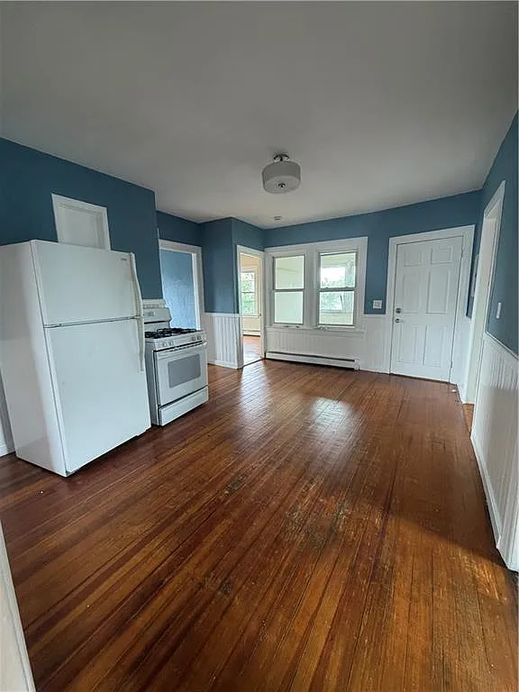 3 bed, 1.0 bath, 1080 sqft, $1,975 — Photo 4