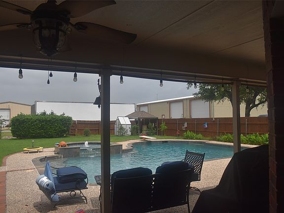 4th image of 2320 W Lucas Rd