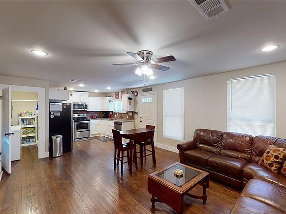 4th image of 511 N Culberson St