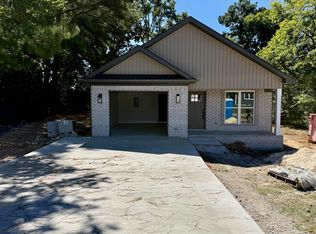 104 Pleasant Ridge Dr, Florence, AL 35633