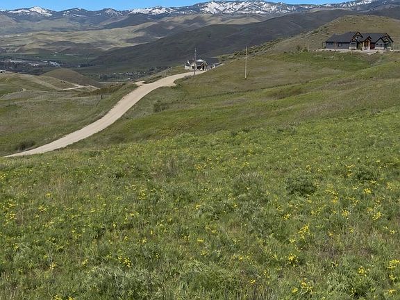 3rd image of 164 Summit Ridge Rd