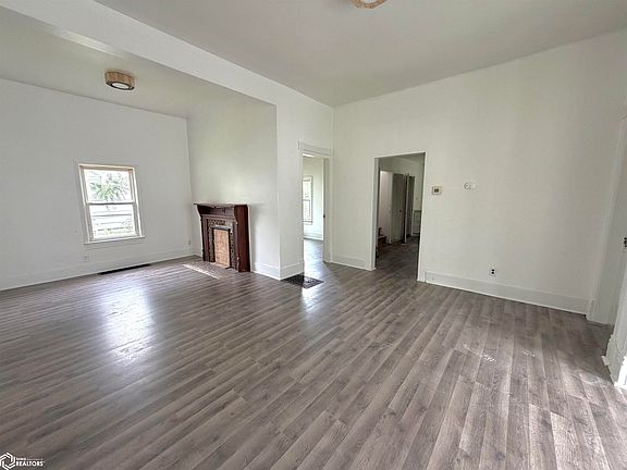 4th image of 412 S Woodlawn Ave