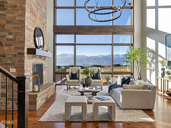 4th image of 707 N Chimney Rock Rd