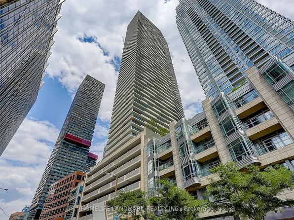 2221 Yonge St, Toronto, ON