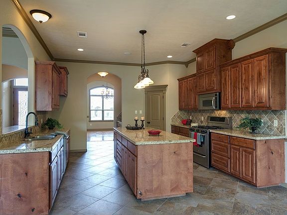 3rd image of 2413 Newark Cir