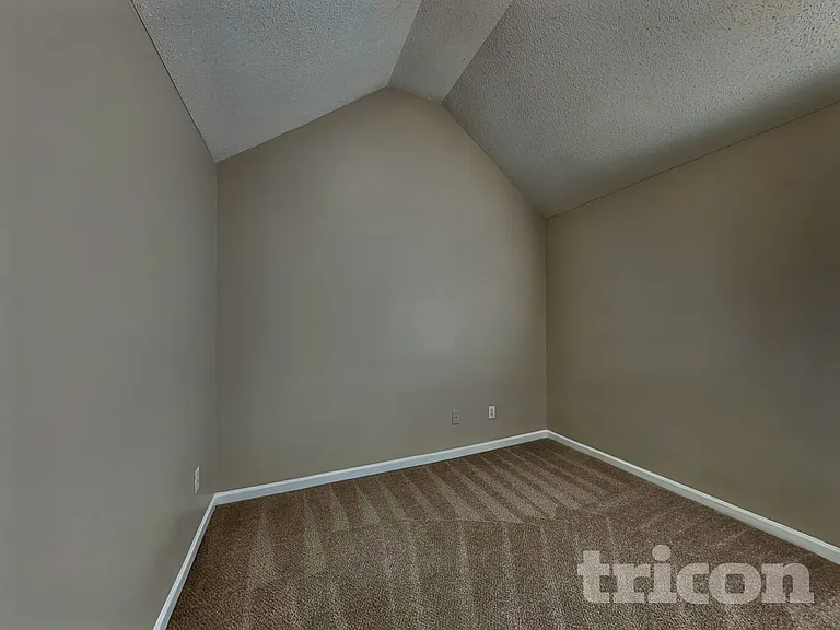 2135 Mulberry Ln — Photo 9