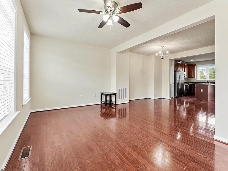 3313 Sun Ct — Photo 13
