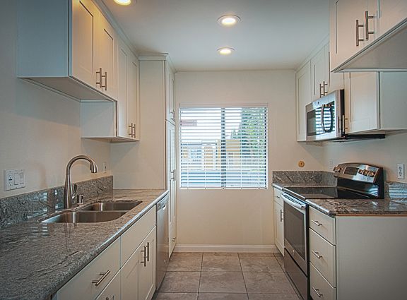 5th image of 3046 W Cheryllyn Ln #21