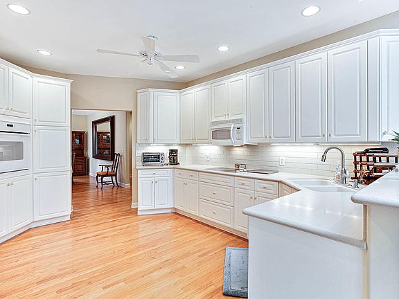 5th image of 63 Deerwood Ln