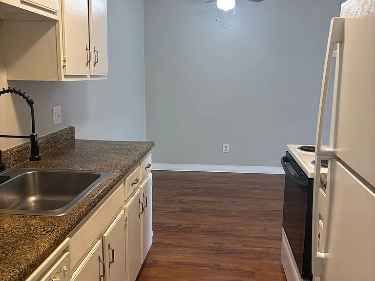 Prospect Pointe Apartments — Photo 68