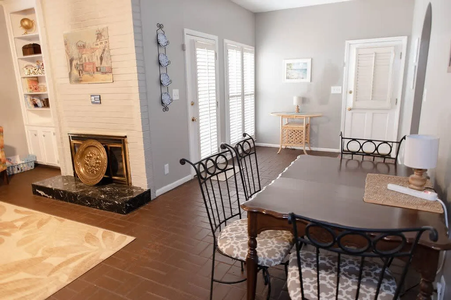 4 bed, 2.0 bath, 2464 sqft, $2,990 — Photo 1