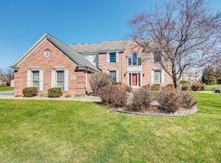 W147N6614 Ash Dr, Menomonee Falls, WI 53051