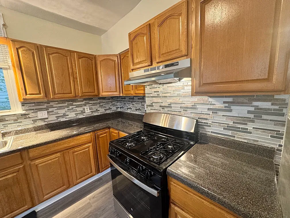3 bed, 1100 sqft, $1,995 — Photo 3