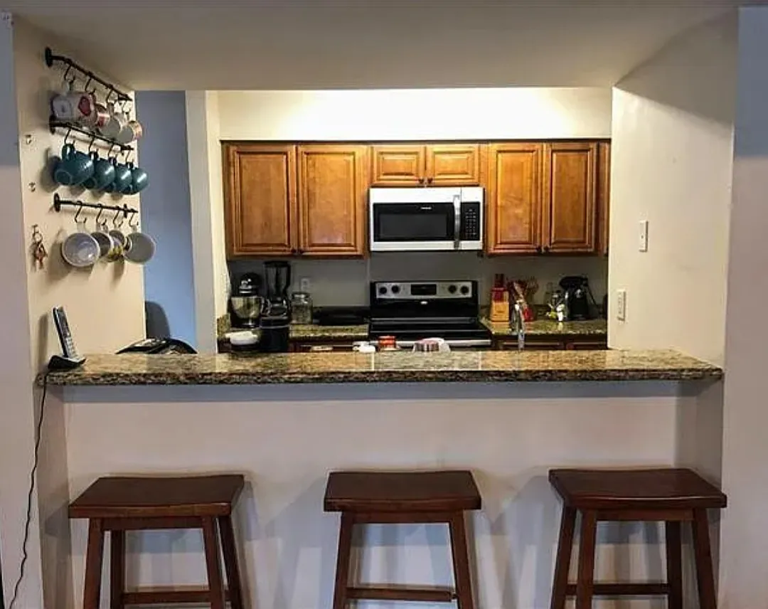 4 bed, 2102 sqft, $2,100 — Photo 2