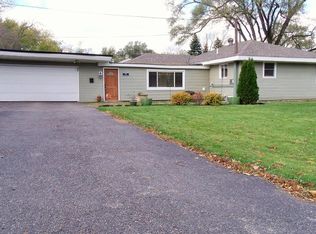 202 Pine Tree Row, Lake Zurich, IL 60047