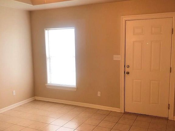 3rd image of 1925 Treasure Oaks Dr