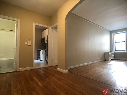 Rented by Wave Real Estate Group | media 18