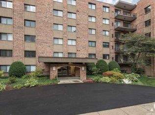 1702 Mill St APT 406, Des Plaines, IL 60016