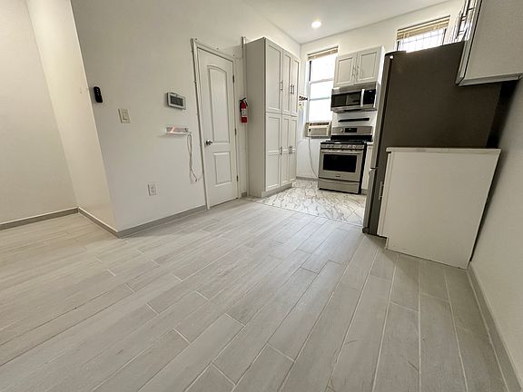 4th image of 211 Wyckoff Ave #1