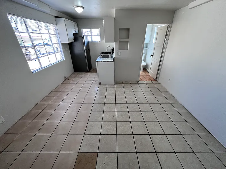 2620 N 14th Ave #5 — Photo 3